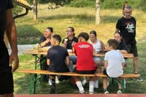 GODIŠNJE OKUPLJANJE NAKON ZAVRŠETKA TURNIRA MIŠKIH PREZIMENA: Domaći i iseljeni Mišani družili se na Puđinu podu uz pršut, sir, pečenje i razna pića