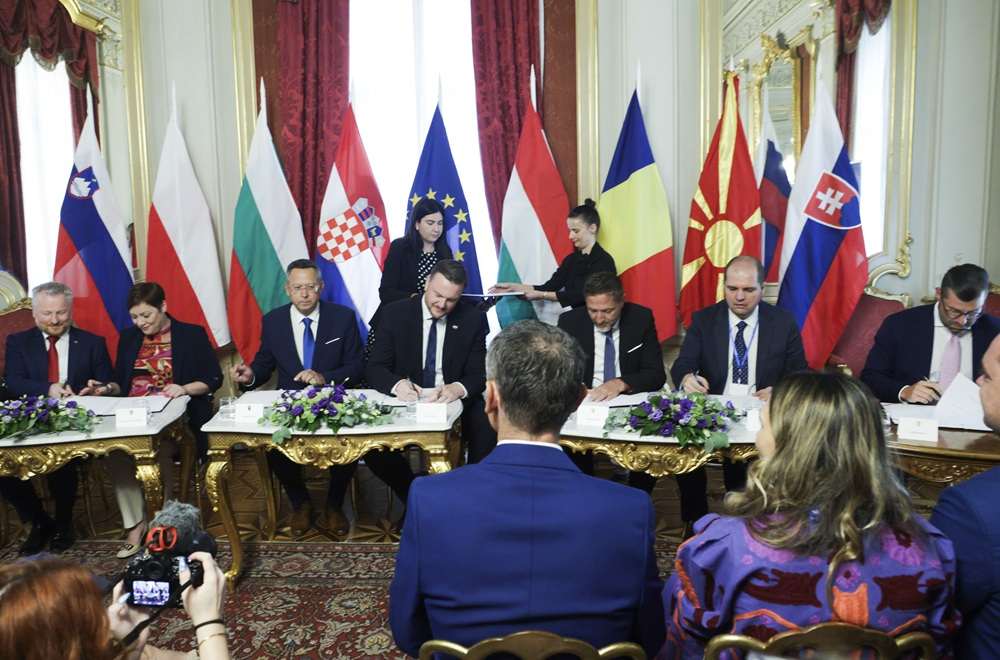 VELIKI ISKORAK: Osam zemalja u Zagrebu potpisalo memorandum o zajedničkom razvoju tržišta kapitala Potpisivanje Memoranduma o razumijevanju u vezi regionalne integracije burzi / Foto: Hina