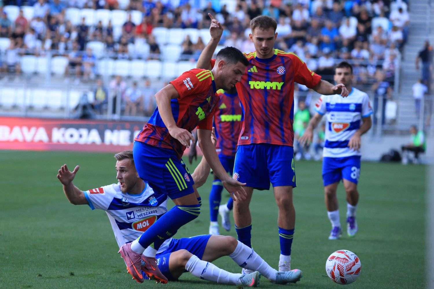 HAJDUK U OSIJEKU UPISAO 4. POBJEDU ZAREDOM: Livaja i Šego strijelci za 2:0 slavlje splitske momčadi HAJDUK U OSIJEKU UPISAO 4. POBJEDU ZAREDOM: Livaja i Šego strijelci za 2:0 slavlje splitske momčadi