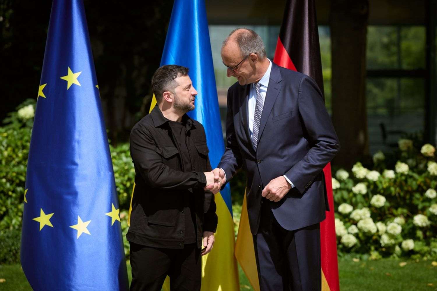 MERZ U BERLINU IZNIO 4 TOČKE O KOJIMA SE RASPRAVLJALO SA TRUMPOM: Europski i ukrajinski interesi moraju biti zaštićeni na summitu na Aljasci MERZ U BERLINU IZNIO 4 TOČKE O KOJIMA SE RASPRAVLJALO SA TRUMPOM: Europski i ukrajinski interesi moraju biti zaštićeni na summitu na Aljasci