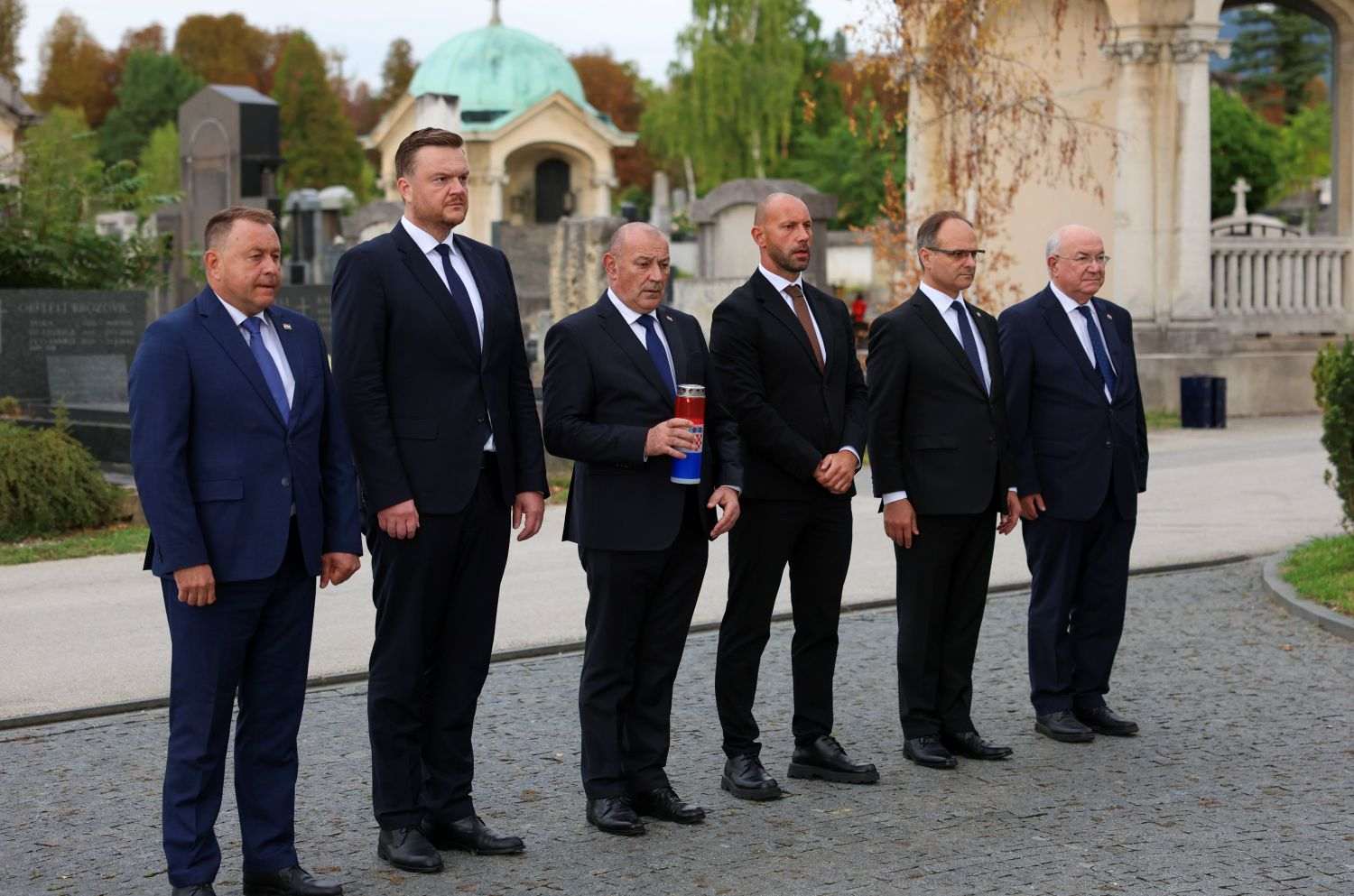 HRVATSKA VLADA: Odajemo počast žrtvama i osuđujemo zločine svih totalitarnih režima HRVATSKA VLADA: Odajemo počast žrtvama i osuđujemo zločine svih totalitarnih režima