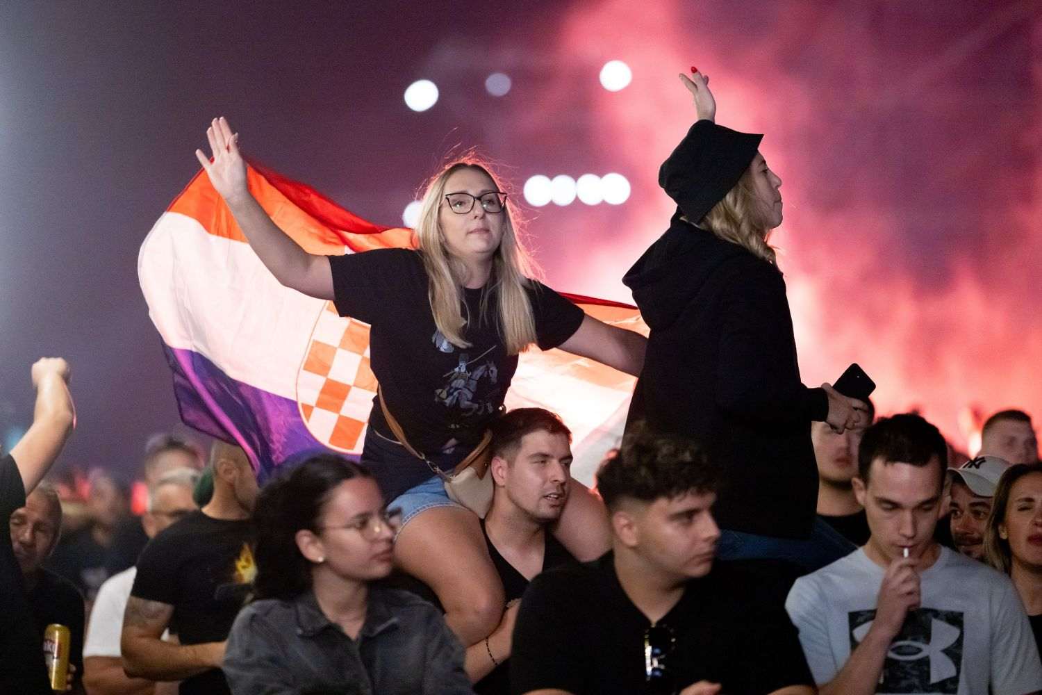 DOSTOJANSTVENO I UZ OVACIJE: Više od 150.000 posjetitelja na Thompsonovu koncertu u Sinju DOSTOJANSTVENO I UZ OVACIJE: Više od 150.000 posjetitelja na Thompsonovu koncertu u Sinju