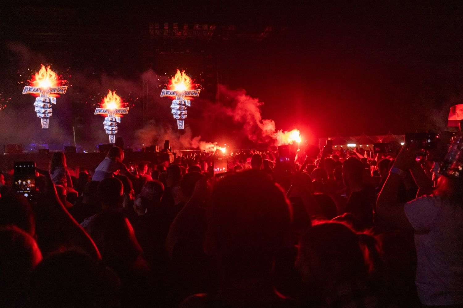 PROCJENA SPLITSKE POLICIJE: Na Thompsonov koncert u Sinj stiglo 150.000 posjetitelja sa 48.000 automobila