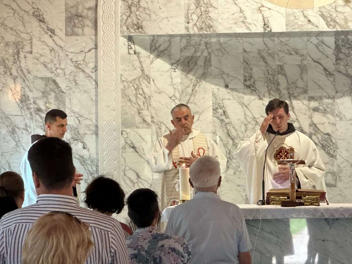 PROSLAVA BLAGDANA VELIKE GOSPE NA BLIDINJU: Svećenik iz Rima predvodio sv. misu u crkvi Gospe Snježne na Barzonji