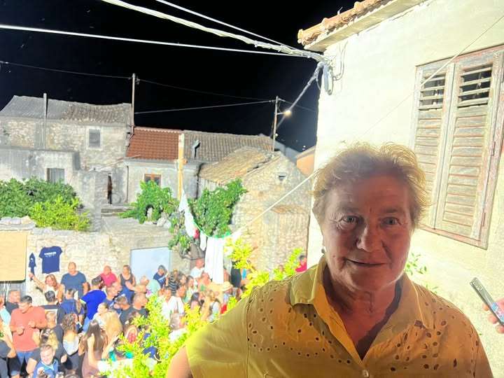 NA OTOKU PAŠMANU ODRŽANA "MIŠULIĆA SIĐA": Marijana Božić: Ženske pumparice s čipkom bile su prava umjetnost! NA OTOKU PAŠMANU ODRŽANA "MIŠULIĆA SIĐA": Marijana Božić: Ženske pumparice s čipkom bile su prava umjetnost!