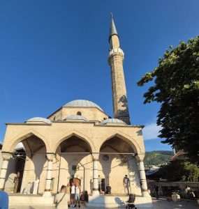 JE LI SARAJEVO KAO ŠTO JE NEKAD BILO? Od Inat kuće, preko Miljacke do Baščaršije!