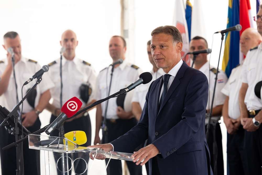 POČAST POGINULIMA I PORUKE ZAHVALE I PONOSA: Otvorena spomen soba hrvatskih branitelja Sinja i cetinskog kraja Gordan Jandroković / Foto: Hina
