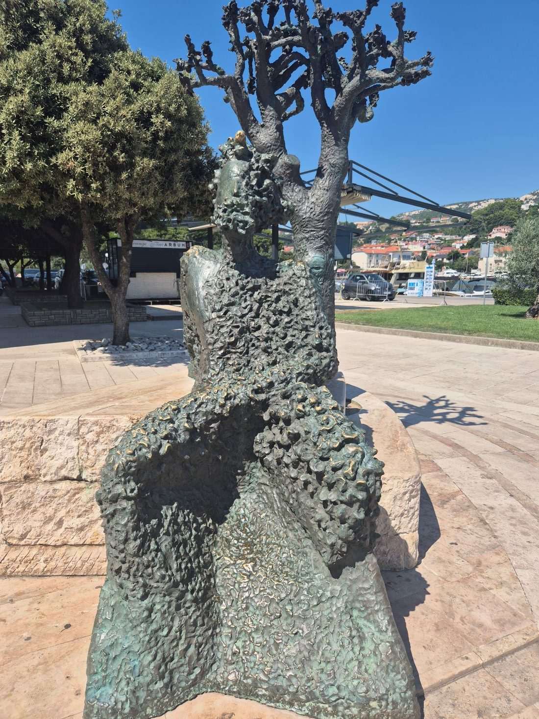 LEGENDA S RABA: Znate li priču o muškarcu koji sjedi na trgu i izgleda "čupavo"? Kalifront na Rabu / Foto: Fenix (MD)