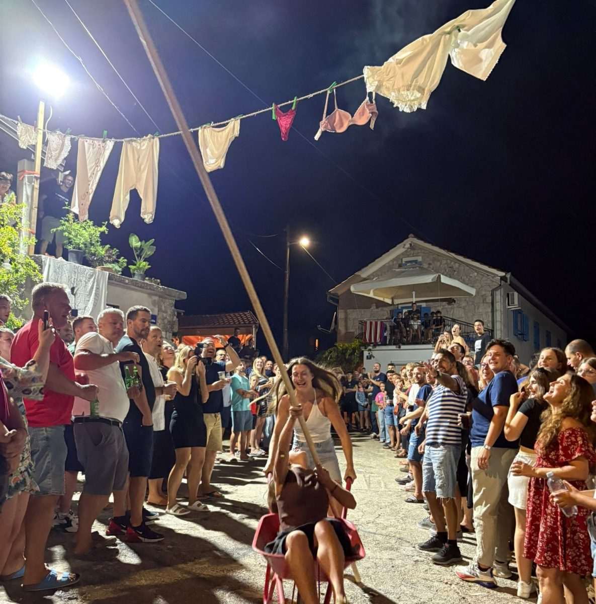 NA OTOKU PAŠMANU ODRŽANA "MIŠULIĆA SIĐA": Marijana Božić: Ženske pumparice s čipkom bile su prava umjetnost! Na Pašmanu održana 11. Mišulića siđa / Foto: Fenix (Zara Bačić)