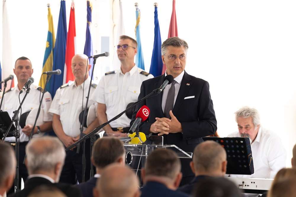 POČAST POGINULIMA I PORUKE ZAHVALE I PONOSA: Otvorena spomen soba hrvatskih branitelja Sinja i cetinskog kraja Andrej Plenković / Foto: Hina