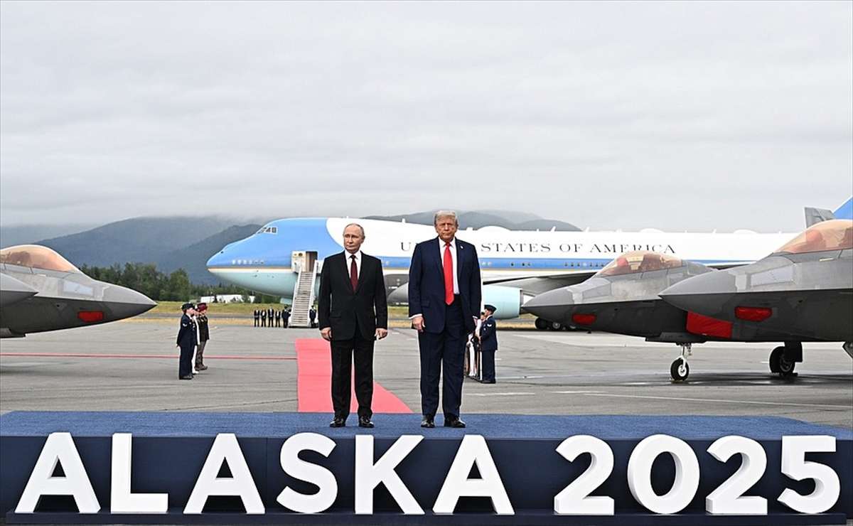 SIGURNOST IZ ZRAKA: Trumpa i Putina na Aljasci čuvao „nevidljivi“ bombarder B-2 i četiri lovca F-35.