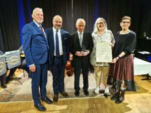 Uručenje Kulturne nagrade Hrvatskog centra u Beč „Metron 2024.“ Karelu Hanzlu / Foto: Fenix (S.Herek)
