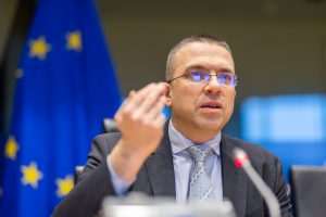 "DISKRIMINATORNA JEZIČNA PRAKSA U BiH": Hrvatski eurozastupnik upozorio EU na nejednakost i zatražio da se ‘Hrvatima u BiH zajamčite pravo korištenja hrvatskog jezika’ "DISKRIMINATORNA JEZIČNA PRAKSA U BiH": Hrvatski eurozastupnik upozorio EU na nejednakost i zatražio da se ‘Hrvatima u BiH zajamčite pravo korištenja hrvatskog jezika’