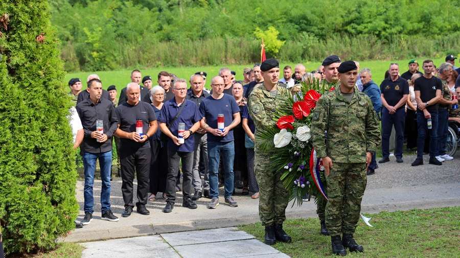 34 GODINE OD KRVAVE ZASJEDE: Kusonje pamte žrtvu 20 heroja Obilježena 34. godišnjica pogibije branitelja u Kusonjama / Foto: Hina