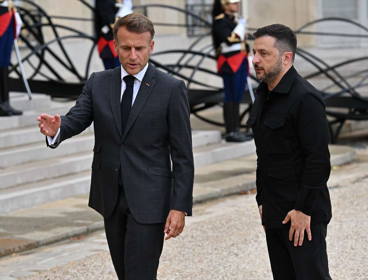 UKRAJINSKI PREDSJEDNIK STIGAO U PARIZ: Vojna podrška 'koalicije voljnih' trenutačno je samo 'teorijska' UKRAJINSKI PREDSJEDNIK STIGAO U PARIZ: Vojna podrška 'koalicije voljnih' trenutačno je samo 'teorijska'