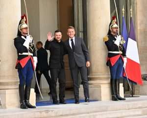 UKRAJINSKI PREDSJEDNIK STIGAO U PARIZ: Vojna podrška 'koalicije voljnih' trenutačno je samo 'teorijska'  