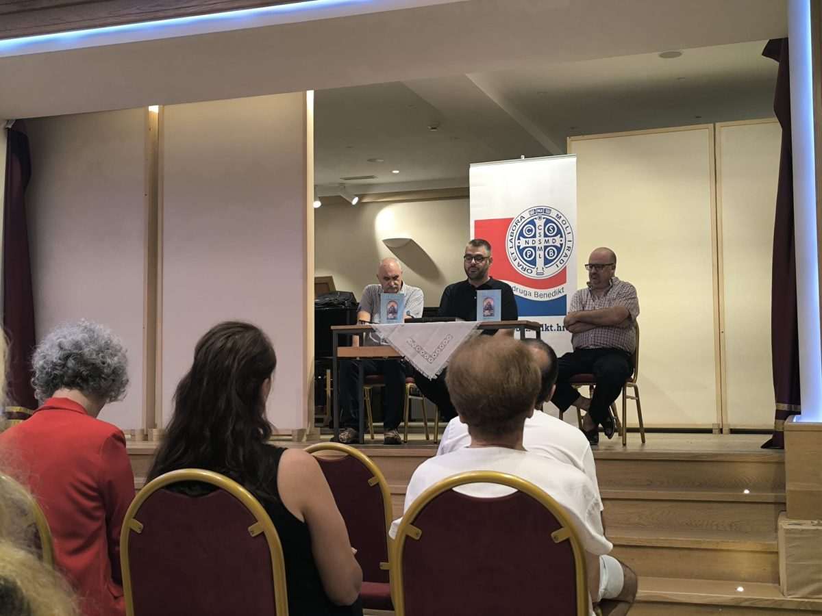 MAKARSKA: Predstavljena knjiga „Petrus – Padre Petar Perica – Kristov slavuj“ MAKARSKA: Predstavljena knjiga „Petrus – Padre Petar Perica – Kristov slavuj“