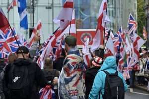 VIŠE OD 100.000 LJUDI NA PROSVJEDU PROTIV MIGRANATA U LONDONU: U sukobu policije i prosvjednika ozlijeđeno 26 policajaca, a zasad uhićeno 25 prosvjednika