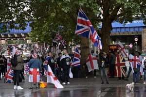 VIŠE OD 100.000 LJUDI NA PROSVJEDU PROTIV MIGRANATA U LONDONU: U sukobu policije i prosvjednika ozlijeđeno 26 policajaca, a zasad uhićeno 25 prosvjednika