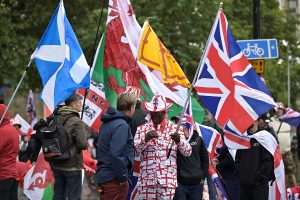 VIŠE OD 100.000 LJUDI NA PROSVJEDU PROTIV MIGRANATA U LONDONU: U sukobu policije i prosvjednika ozlijeđeno 26 policajaca, a zasad uhićeno 25 prosvjednika