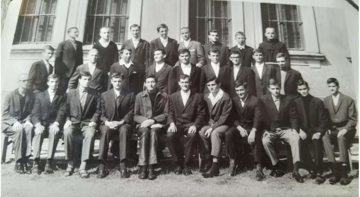 Maturanti školske godine 1966/1967 u Visokom / Foto: Za Fenix ustupio Jozo Džambo