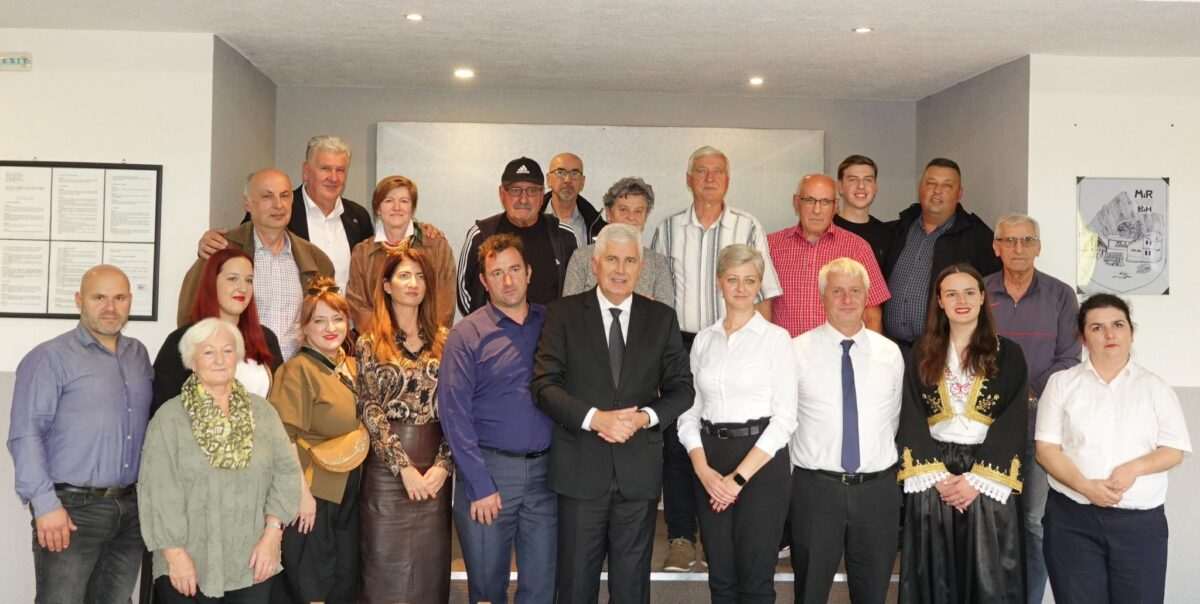 Izaslanstvo HDZ BiH U Varešu / Foto: HDZ BIH