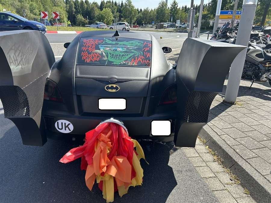 (FOTO) NJEMAČKA POLICIJA ZAUSTAVILA „BATMOBIL“: Vožnja završila na vučnoj službi (FOTO) NJEMAČKA POLICIJA ZAUSTAVILA „BATMOBIL“: Vožnja završila na vučnoj službi