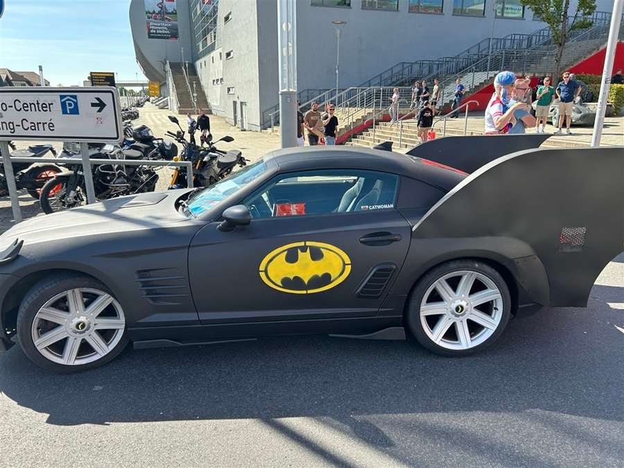 (FOTO) NJEMAČKA POLICIJA ZAUSTAVILA „BATMOBIL“: Vožnja završila na vučnoj službi Batmobil / Foto: Polize.de
