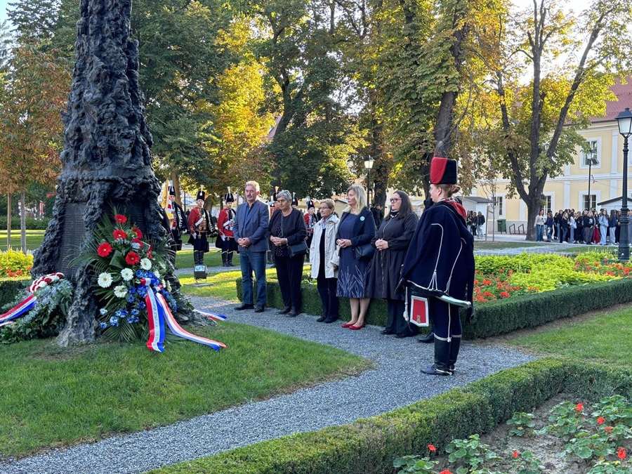 Mimohod pobjednika "Barutana 91" u Bjelovaru / Foto: Hina