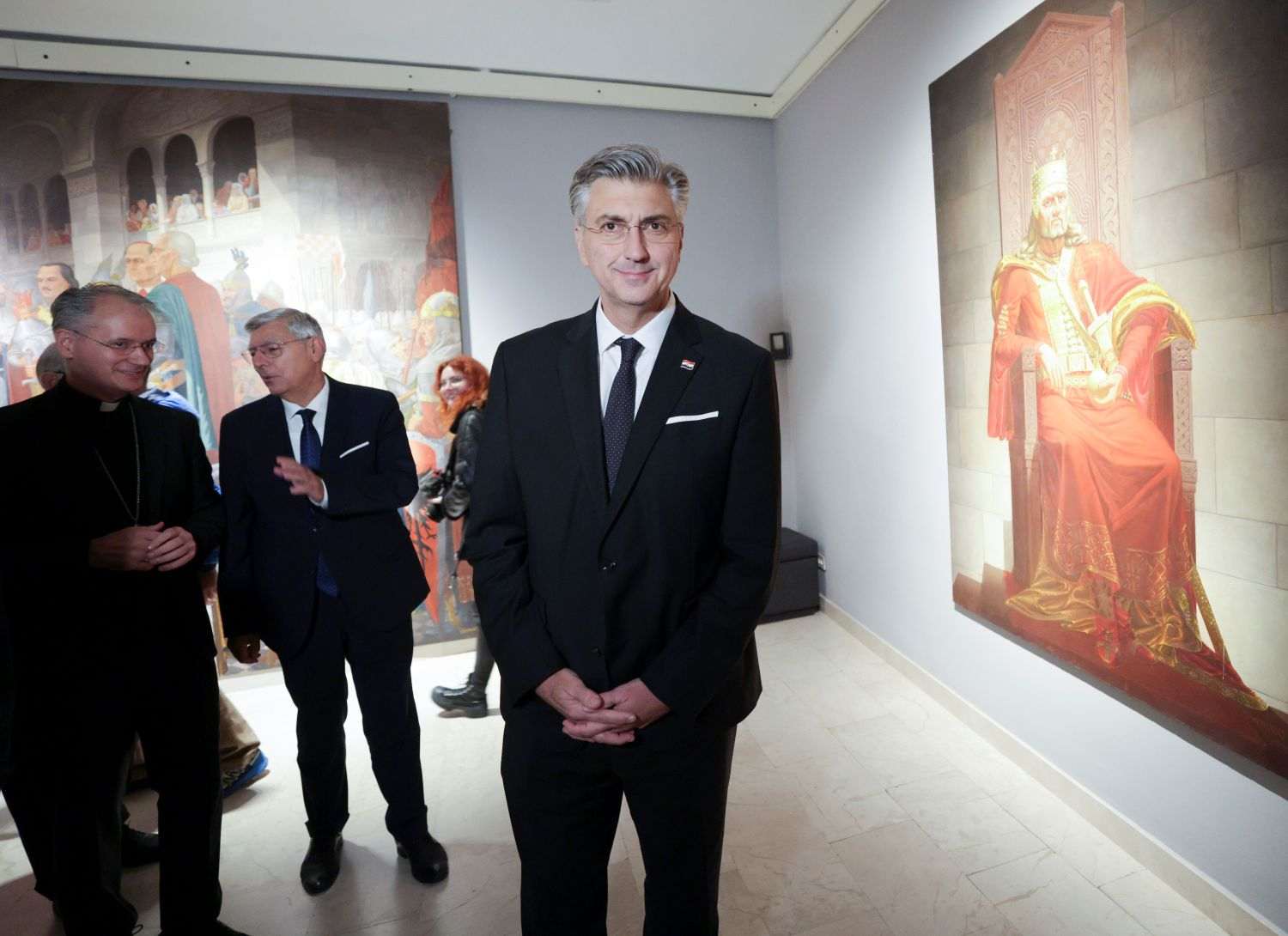 "POVIJESNI HOD HRVATSKE DRŽAVNOSTI": U Klovićevim dvorima otvorena izložba posvećena 1100. obljetnici Hrvatskoga Kraljevstva "POVIJESNI HOD HRVATSKE DRŽAVNOSTI": U Klovićevim dvorima otvorena izložba posvećena 1100. obljetnici Hrvatskoga Kraljevstva
