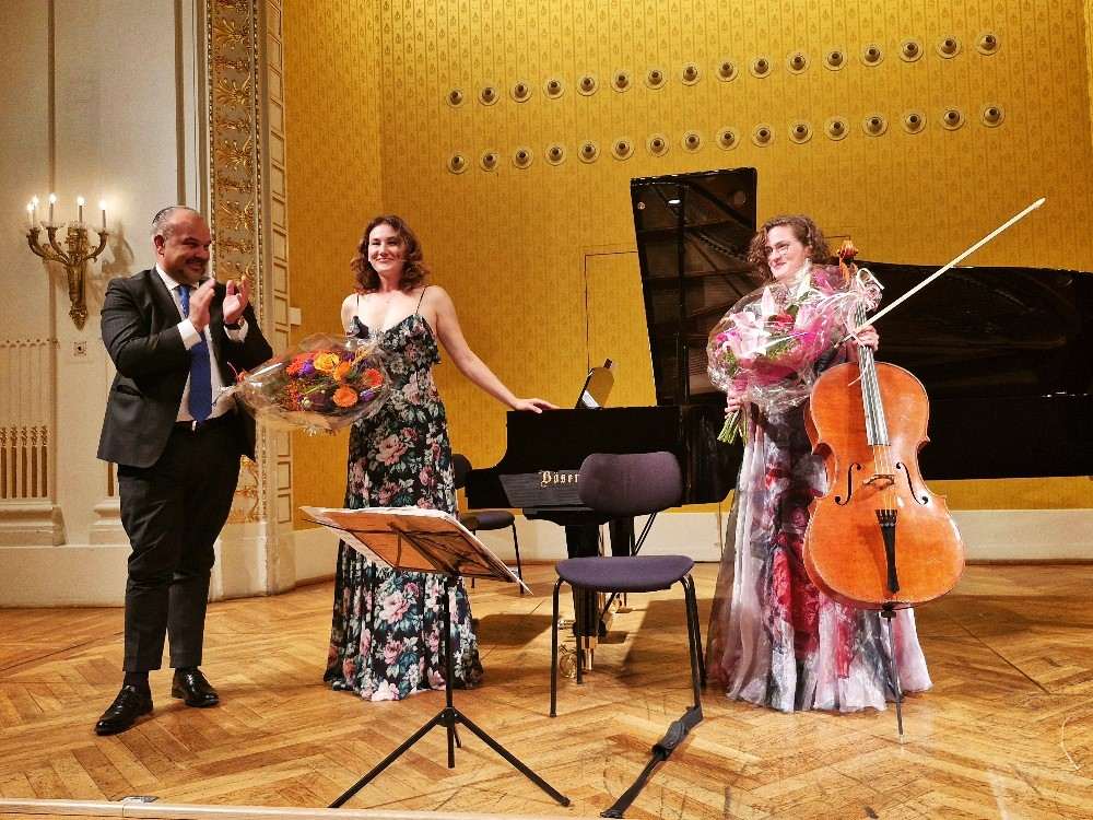 ZAVRŠIO 21. FESTIVAL HRVATSKE GLAZBE U BEČU: Ovacije Bečana Moniki Leskovar i Martini Filjak za virtuoznu večer u Konzerthausu Veleposlanik Glunčić s glazbenicama / Foto: Fenix (S.H.)