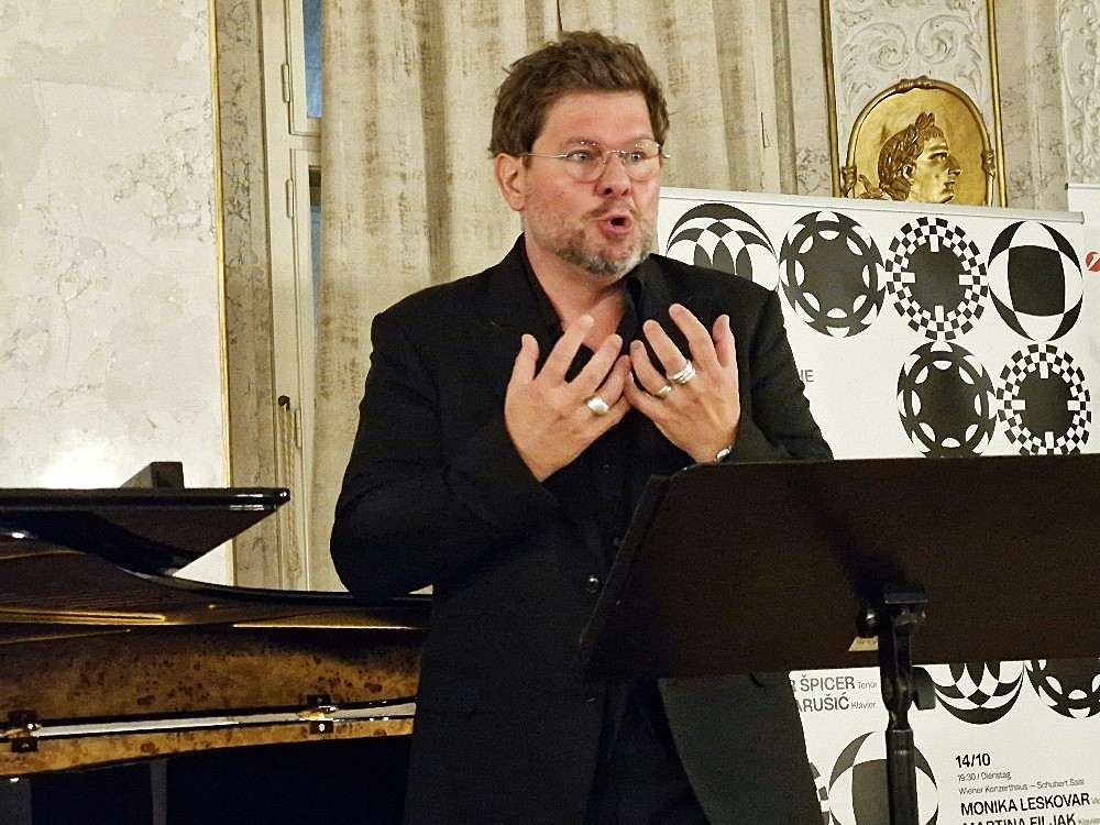 21. FESTIVAL HRVATSKE GLAZBE U BEČU: Krešimir Špicer i Lovre Marušić Bečanima priredili pravu “glazbenu poslasticu” 21. FESTIVAL HRVATSKE GLAZBE U BEČU: Krešimir Špicer i Lovre Marušić Bečanima priredili pravu “glazbenu poslasticu”