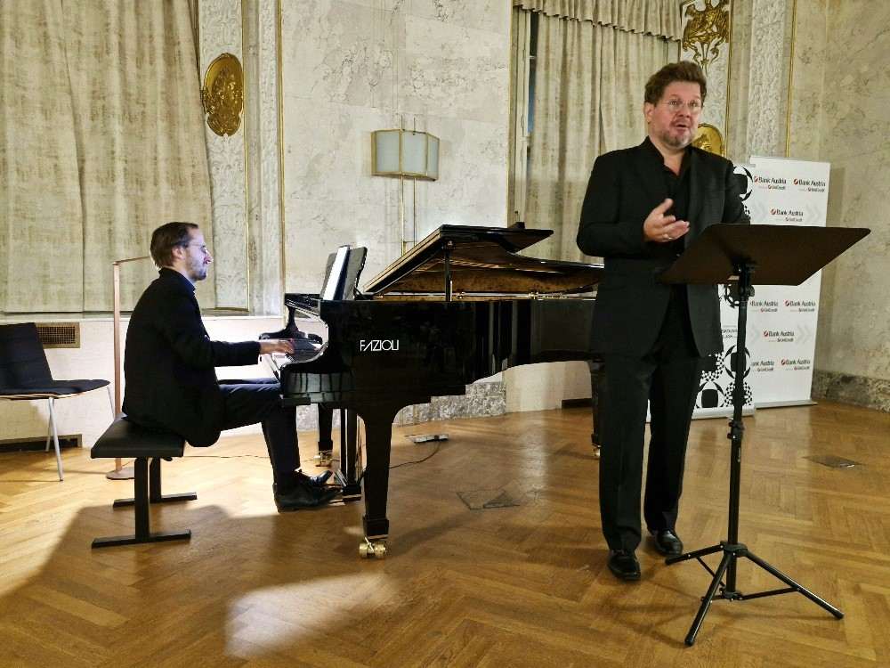 21. FESTIVAL HRVATSKE GLAZBE U BEČU: Krešimir Špicer i Lovre Marušić Bečanima priredili pravu “glazbenu poslasticu” 21. FESTIVAL HRVATSKE GLAZBE U BEČU: Krešimir Špicer i Lovre Marušić Bečanima priredili pravu “glazbenu poslasticu”