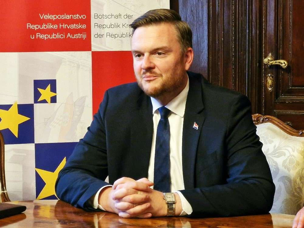 MINISTAR PRIMORAC U BEČU: Bilateralni odnosi s Austrijom su izvrsni, ona je jedan od naših najznačajnijih trgovinskih partnera i jedna od najvećih stranih ulagača u Hrvatsku MINISTAR PRIMORAC U BEČU: Bilateralni odnosi s Austrijom su izvrsni, ona je jedan od naših najznačajnijih trgovinskih partnera i jedna od najvećih stranih ulagača u Hrvatsku