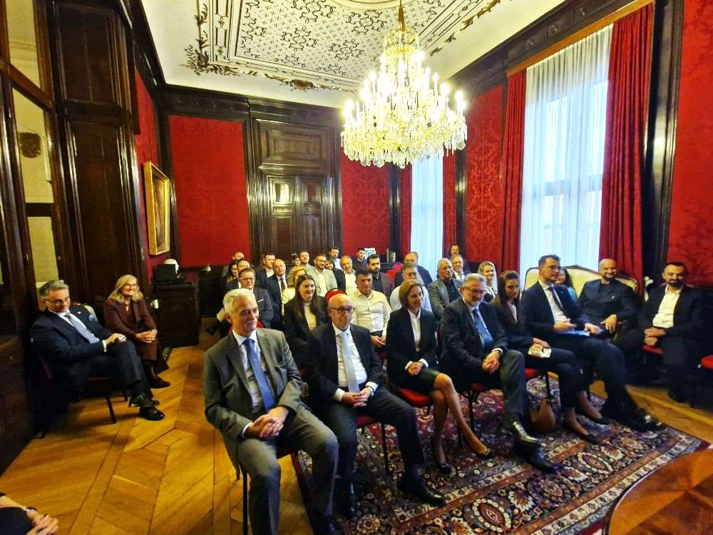 MINISTAR PRIMORAC U BEČU: Bilateralni odnosi s Austrijom su izvrsni, ona je jedan od naših najznačajnijih trgovinskih partnera i jedna od najvećih stranih ulagača u Hrvatsku MINISTAR PRIMORAC U BEČU: Bilateralni odnosi s Austrijom su izvrsni, ona je jedan od naših najznačajnijih trgovinskih partnera i jedna od najvećih stranih ulagača u Hrvatsku