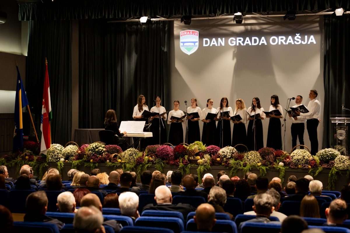PROSLAVLJEN DAN GRADA ORAŠJA: 'Nastavljamo zajednički rad na izgradnji moderne urbane sredine' PROSLAVLJEN DAN GRADA ORAŠJA: 'Nastavljamo zajednički rad na izgradnji moderne urbane sredine'