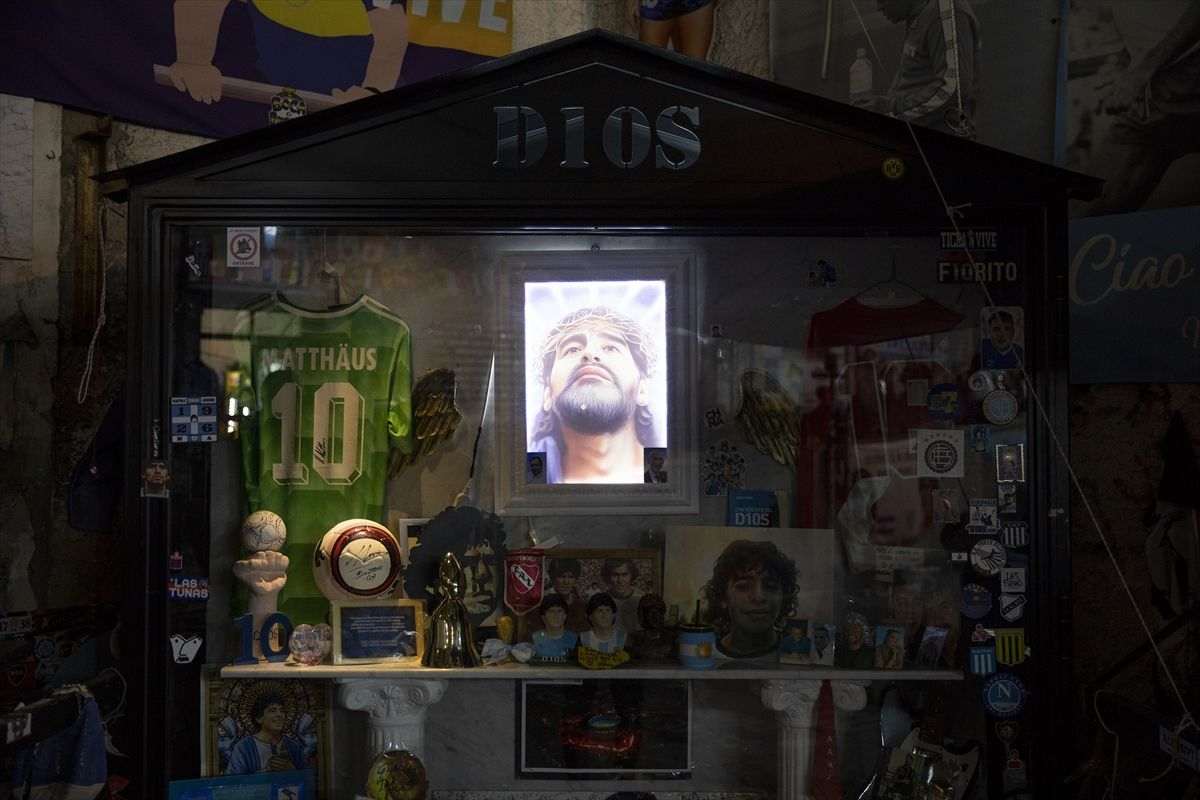 POČAST KARIZMATIČNOM ARGENTINCU: Napulj obilježio godišnjicu rođenja Diega Armanda Maradone POČAST KARIZMATIČNOM ARGENTINCU: Napulj obilježio godišnjicu rođenja Diega Armanda Maradone