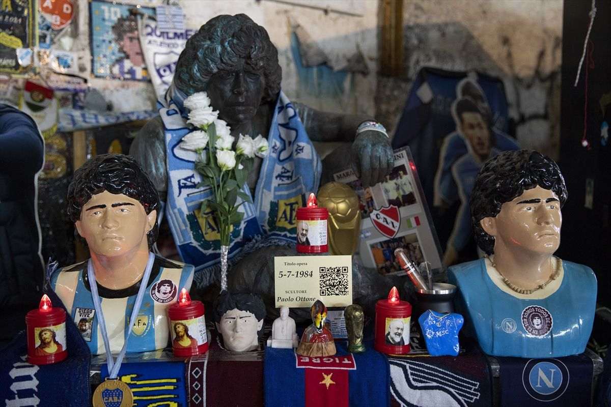 POČAST KARIZMATIČNOM ARGENTINCU: Napulj obilježio godišnjicu rođenja Diega Armanda Maradone POČAST KARIZMATIČNOM ARGENTINCU: Napulj obilježio godišnjicu rođenja Diega Armanda Maradone