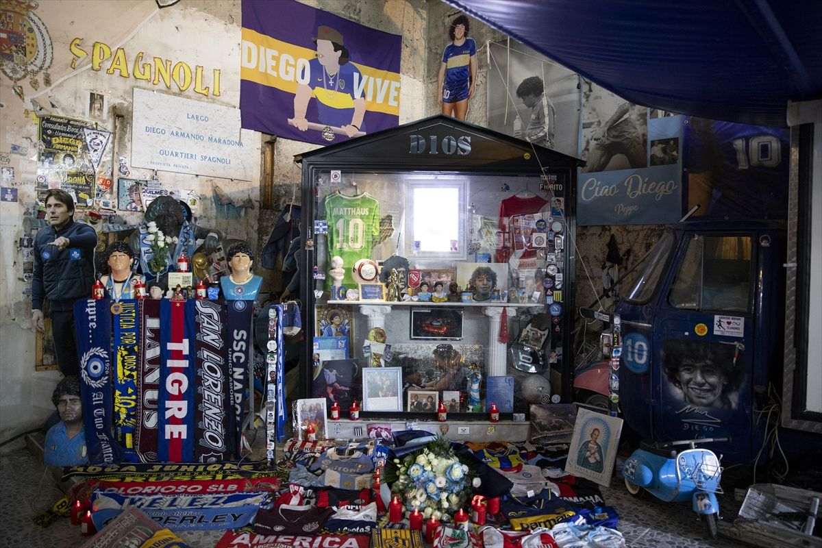 POČAST KARIZMATIČNOM ARGENTINCU: Napulj obilježio godišnjicu rođenja Diega Armanda Maradone POČAST KARIZMATIČNOM ARGENTINCU: Napulj obilježio godišnjicu rođenja Diega Armanda Maradone