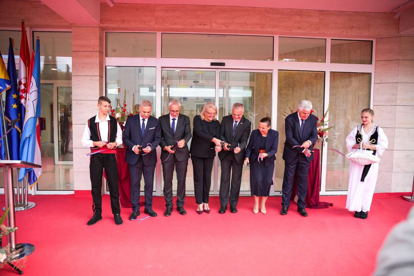 HRVATSKA MINISTRICA U KISELJAKU: Bit ćemo uz Hrvate u BiH i ubuduće Nova zgrada Doma zdravlja Kiseljak svečano otvorena / Foto: HNS BiH