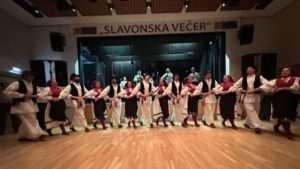 SLAVONSKE PJESME ODJEKIVALE MAJNOM: Slavonske Lole oduševile nastupom zajedno sa TS Mirakul i folklorašima HKM iz Kelkheima