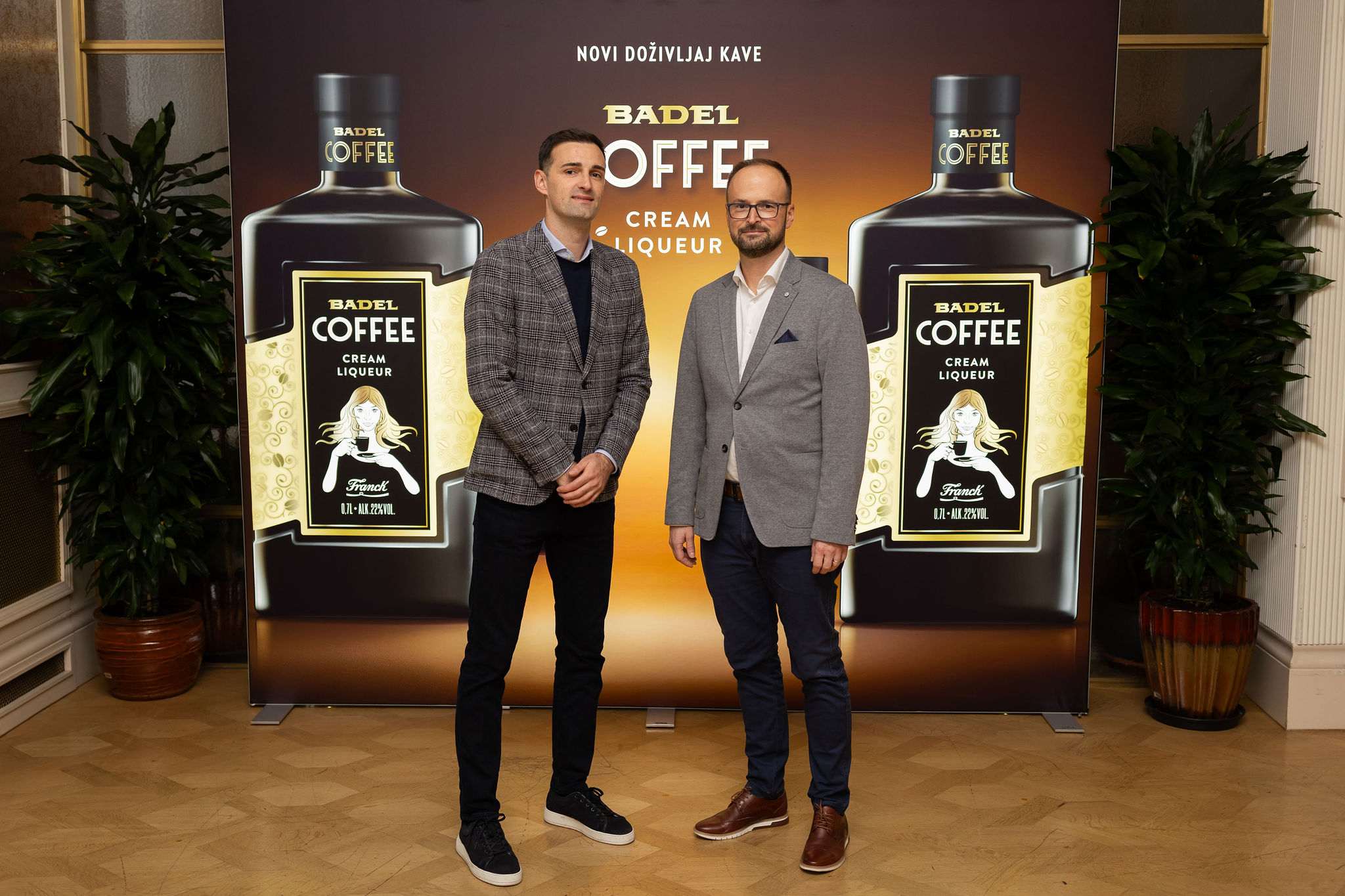 BADEL COFFEE KREM LIKER: U mjesecu u kojem obilježavamo Svjetski dan kave Badel predstavio novi premium liker Lovro Vučković i Zvonimir Seki/ Foto: Promo