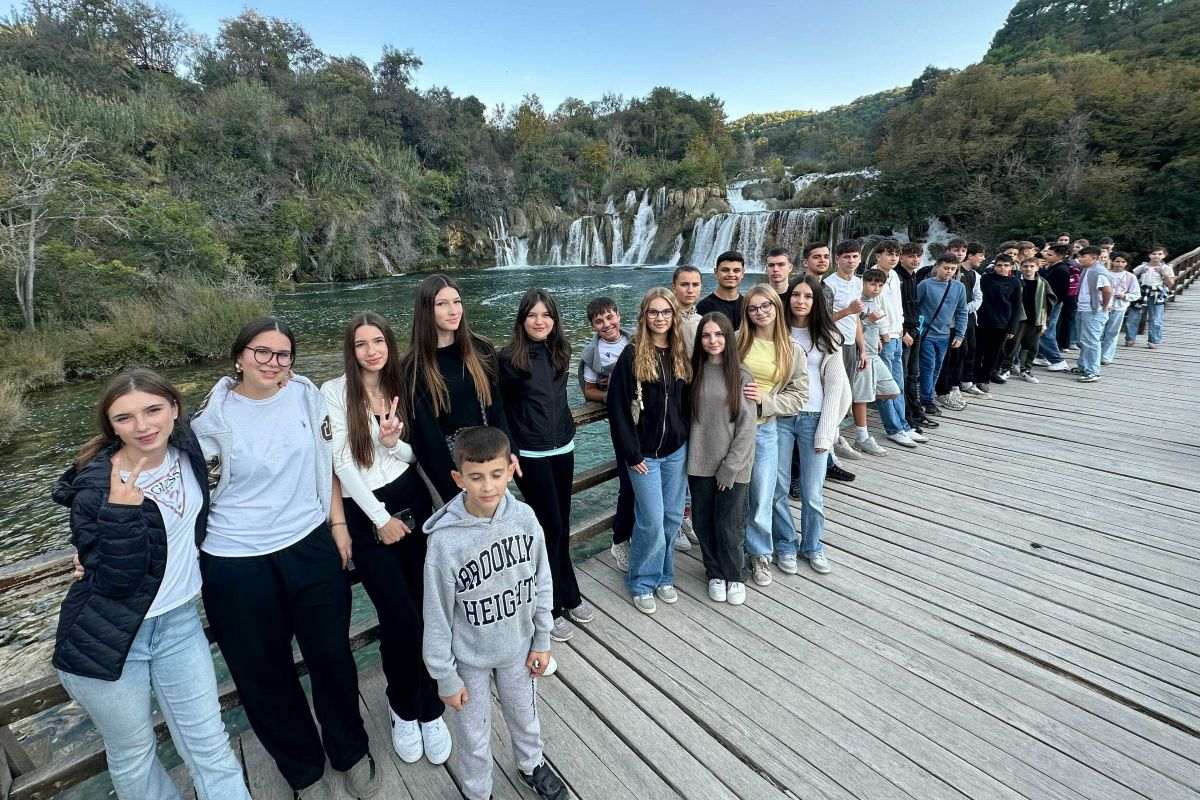 „HRVATSKA NASTAVA IZ HESSENA NA TERENU“: Učenici otkrili ljepote, povijest i duh domovine Hrvatske „HRVATSKA NASTAVA IZ HESSENA NA TERENU“: Učenici otkrili ljepote, povijest i duh domovine Hrvatske