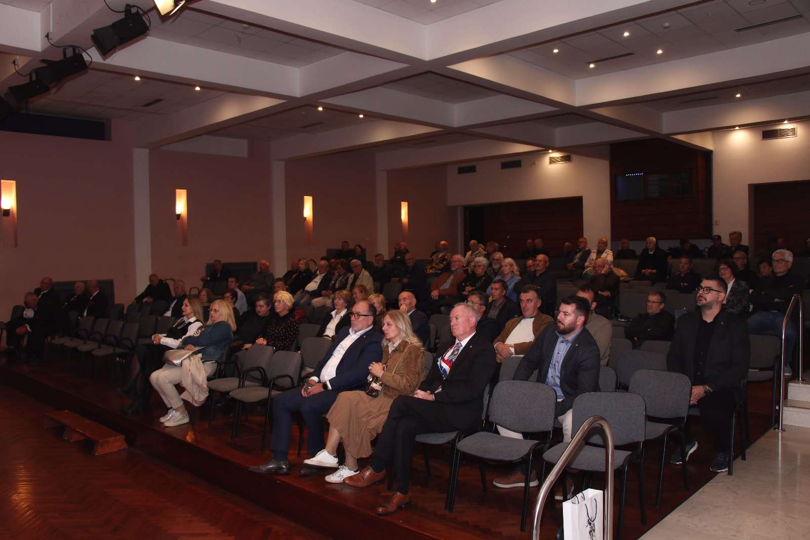 SJEĆANJE NA FRA BERNARDINA SOKOLA: U Splitu prikazan film o životu i mučeništvu hrvatskog glazbenika i franjevaca SJEĆANJE NA FRA BERNARDINA SOKOLA: U Splitu prikazan film o životu i mučeništvu hrvatskog glazbenika i franjevaca