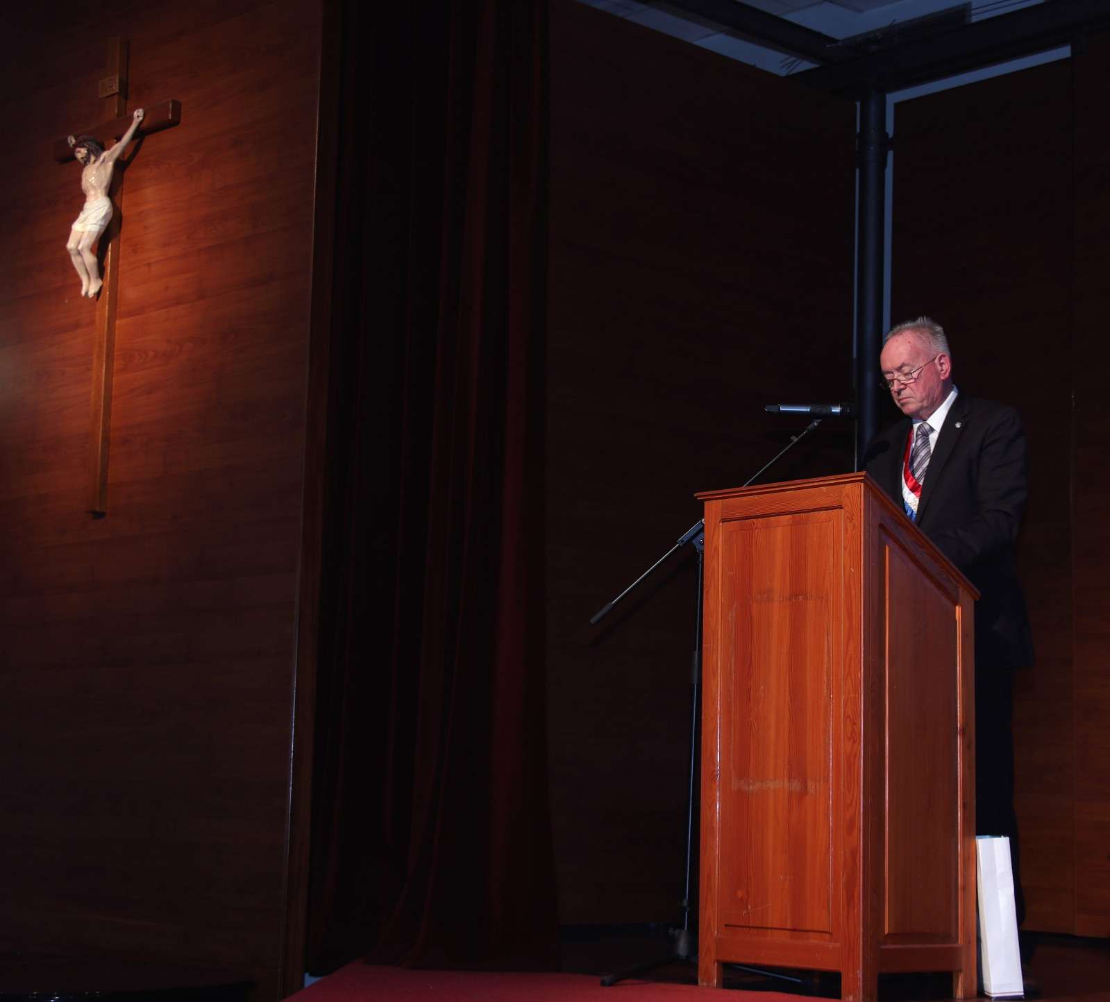 SJEĆANJE NA FRA BERNARDINA SOKOLA: U Splitu prikazan film o životu i mučeništvu hrvatskog glazbenika i franjevaca SJEĆANJE NA FRA BERNARDINA SOKOLA: U Splitu prikazan film o životu i mučeništvu hrvatskog glazbenika i franjevaca