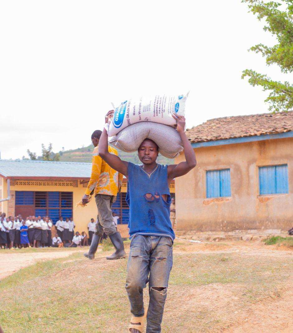 KUMSTVA MIJENJAJU ŽIVOTE: 7.600 djece, 8.000 kumova i ogromna dobrota - Hrvatska udruga i ove godine donijela nadu u Ruandu Afrika/ Foto: Fenix (Petar Marić)