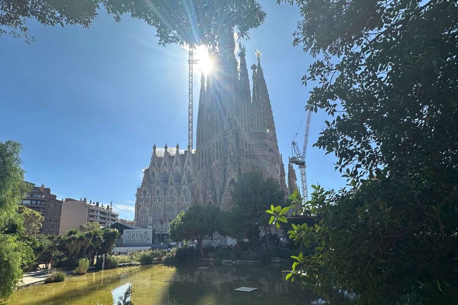 NAKON 143 GODINE GRADNJE: Bazilika „Sagrada Familia“ sa 162,91 metar postala najviša crkva na svijetu NAKON 143 GODINE GRADNJE: Bazilika „Sagrada Familia“ sa 162,91 metar postala najviša crkva na svijetu