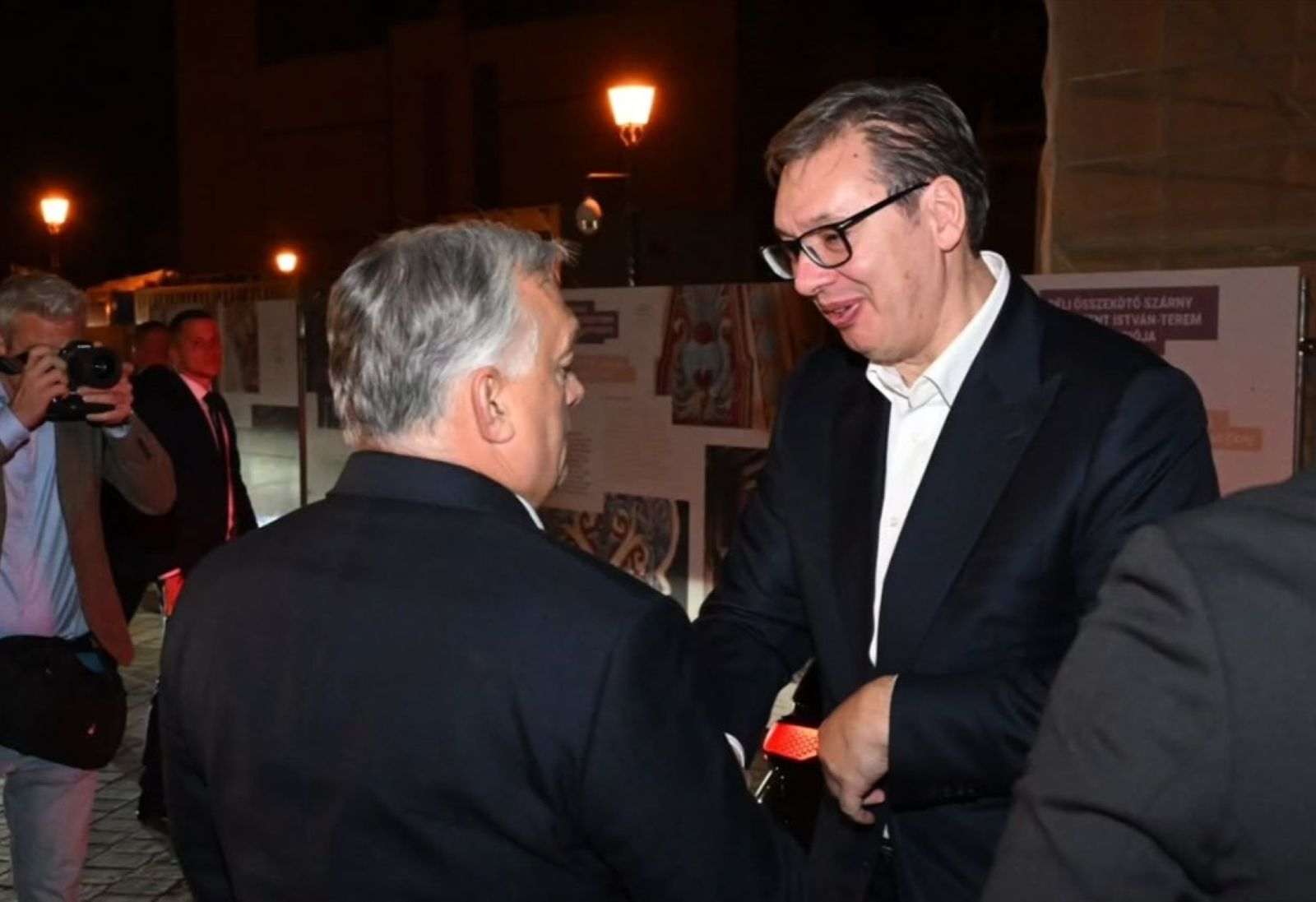MAĐARSKO-SRPSKI RAZGOVORI: Orban ugostio Vučića na večeri, Bugarsko "ne" Srbiji MAĐARSKO-SRPSKI RAZGOVORI: Orban ugostio Vučića na večeri, Bugarsko "ne" Srbiji