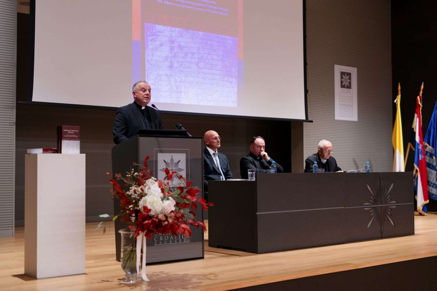 PREDSTAVLJEN ZBORNIK „TREBINJSKO-MRKANSKA BISKUPIJA“: Dubrovački biskupi su Trebinjsko-mrkanskom biskupijom upravljali sve do 1881. godine PREDSTAVLJEN ZBORNIK „TREBINJSKO-MRKANSKA BISKUPIJA“: Dubrovački biskupi su Trebinjsko-mrkanskom biskupijom upravljali sve do 1881. godine