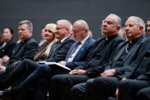 PREDSTAVLJEN ZBORNIK „TREBINJSKO-MRKANSKA BISKUPIJA“: Dubrovački biskupi su Trebinjsko-mrkanskom biskupijom upravljali sve do 1881. godine PREDSTAVLJEN ZBORNIK „TREBINJSKO-MRKANSKA BISKUPIJA“: Dubrovački biskupi su Trebinjsko-mrkanskom biskupijom upravljali sve do 1881. godine